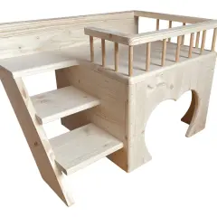 Holzmöbel mit mehreren Ebenen und Stufen, ideal für Kleintiere. Bietet viel Platz zum Spielen und Ausruhen, beantwortet die Frage: wie viel Platz braucht ein Kaninchen.