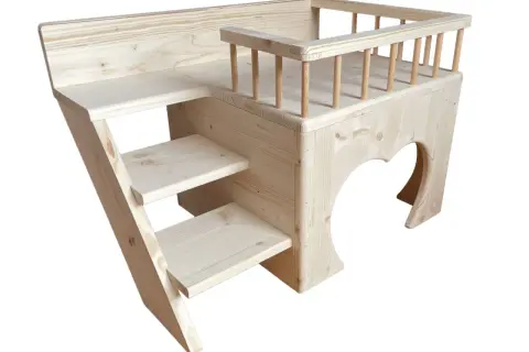 Holzmöbel mit mehreren Ebenen und Stufen, ideal für Kleintiere. Bietet viel Platz zum Spielen und Ausruhen, beantwortet die Frage: wie viel Platz braucht ein Kaninchen.